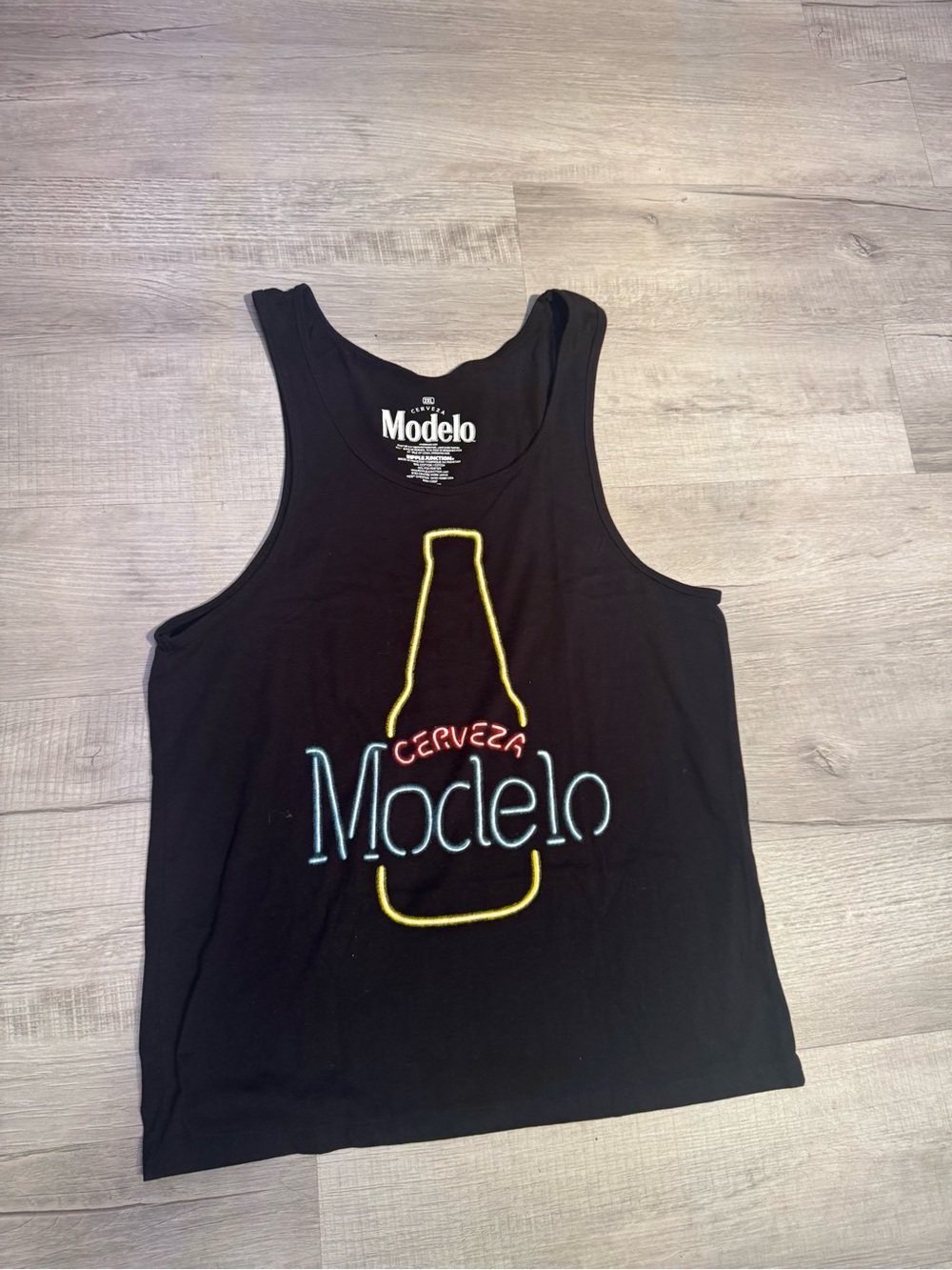 Modelo Cerveza Tank Top